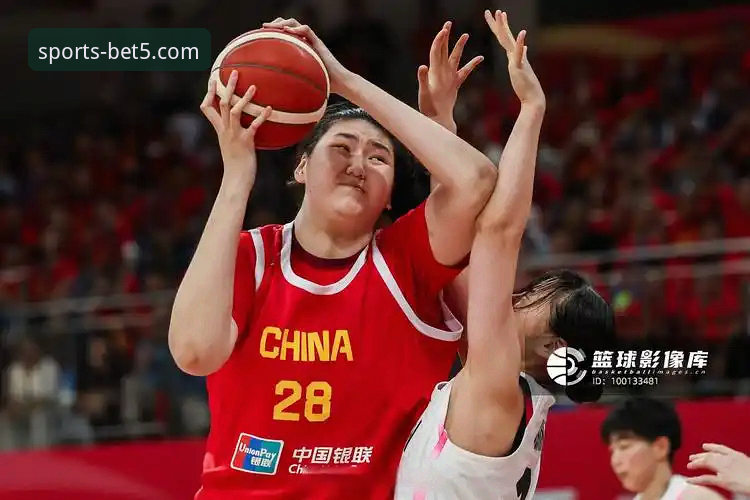 实战复盘：一大四小vs双塔奇兵，中国女篮的战术博弈与bet5体育观看指南使用技巧